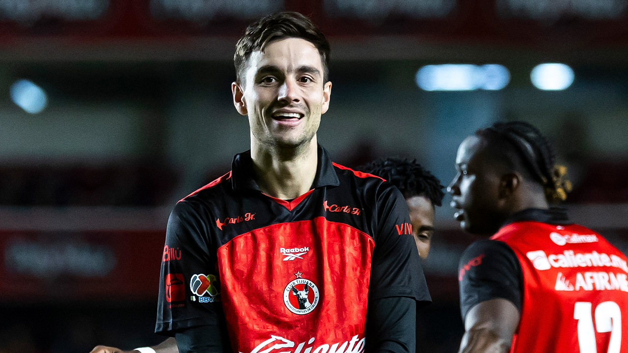 La jauría vence dos goles a uno a los Gallos.